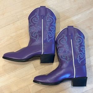 Kids size 1, purple, western style kids boots. Worn only a few times.